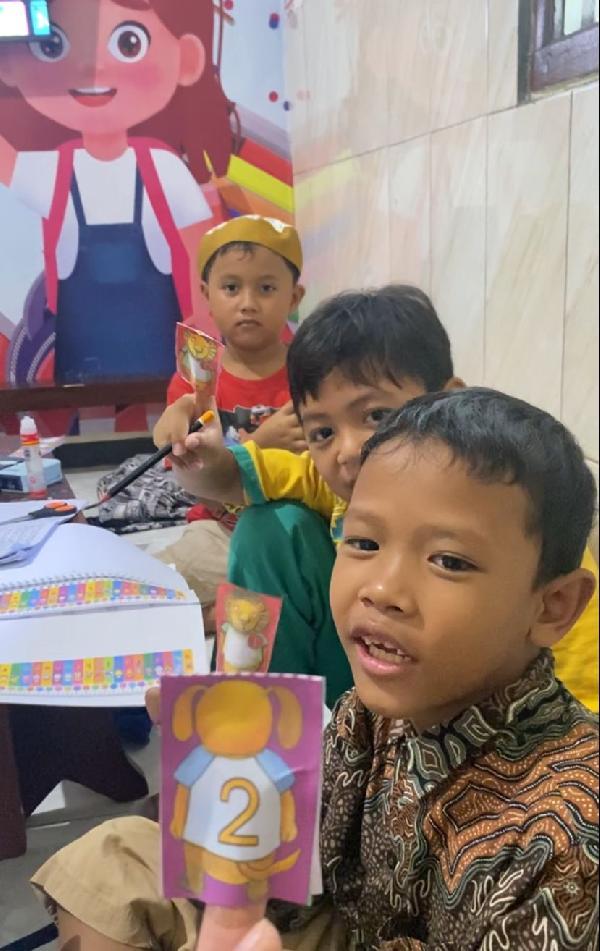 Mengasah Kreativitas dalam Pembelajaran Bahasa Inggris dengan Finger Puppet